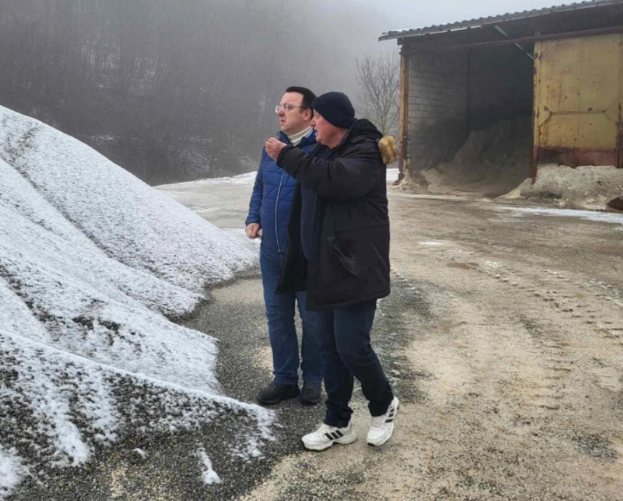 НИКОЛОСКИ ВО ПРОВЕРКА, ДАЛИ СЕ ПРООДНИ ПАТИШАТА: Ги посети работниците на Стража и Пресека