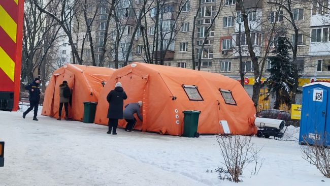 БЕЗ СТРУЈА, ГРЕЕЊЕ И ВОДА НА -18 СТЕПЕНИ, КИЕВ ЈА ПРЕЖИВУВА НАЈТЕШКАТА ЗИМА ОД ПОЧЕТОКОТ НА ВОЈНАТА