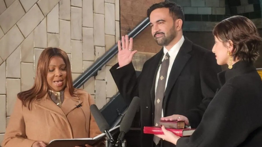 Новиот градоначалник на Њујорк положи заклетва на Куранот