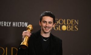 (ВИДЕО+ФОТО) ТИМОТИ ШАЛАМЕ ПОВТОРНО ГО ФАСЦИНИРАШЕ СВЕТОТ: Го освои Златниот глобус, Оскарот му се насмевнува и ги остави зад себе големите имиња на Холивуд