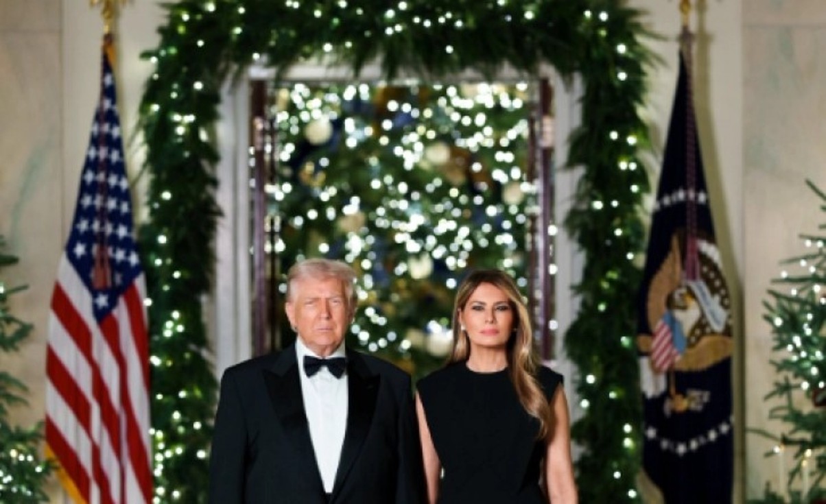 Трамп ја дочека 2026 година во својот клуб Мар-а-Лаго со аукција на портрет на Исус вреден 2,75 милиони долари