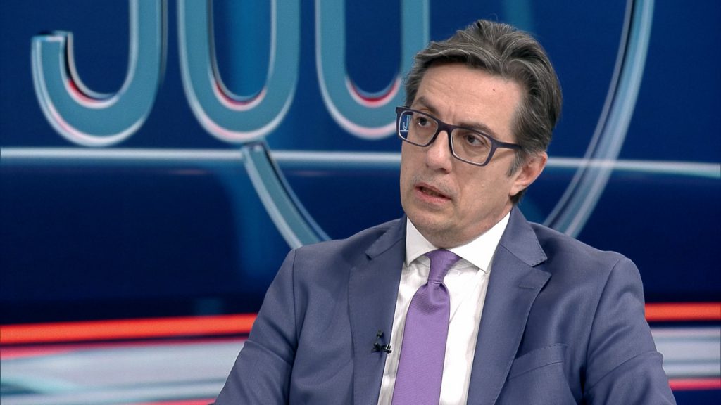 Пендаровски за Мицкоски: „Големите правници” не му објасниле на „експертот за енергетика“ дека Уставниот ја потврди законитоста на моите одлуки