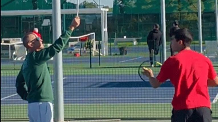 Алкарас го копира Ѓоковиќ, ќе го подобрува сервисот „играјќи кошарка“ (Видео)