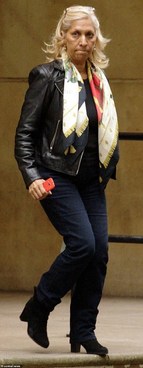 Вуду кукли, сатански ритуали, бањи со месо и мирис на распаѓање – Како самопрогласената шаманка го измами елитниот Лондон за милион евра