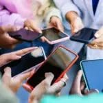 Ќе им ги скенира лицата кога ќе отворат социјални мрежи: Австралија е првата во светот што им забранува на младите луѓе пристап до интернет