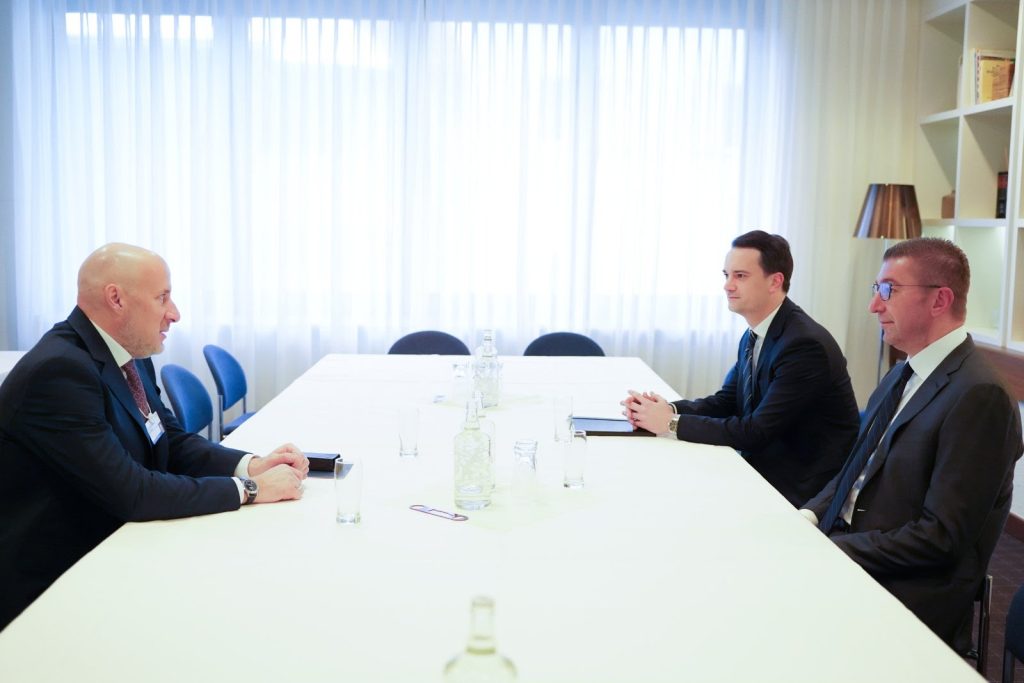 Ќе се инвестираат 100 милиони евра во третиот мобилен оператор – вели Мицкоски по средбата со сопственикот на унгарски „Фор ај џи“