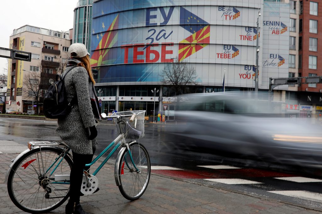 Расте поддршката на граѓаните за членство во ЕУ, но останува отпорот кон уставните измени