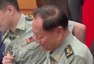 Врховниот кинески генерал е уапсен под сомнение за оддавање тајни