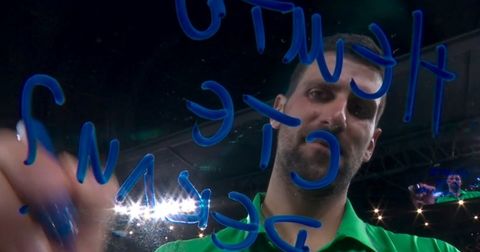 Ѓоковиќ ја објасни пораката на камерата: „За сите стручњаци…“