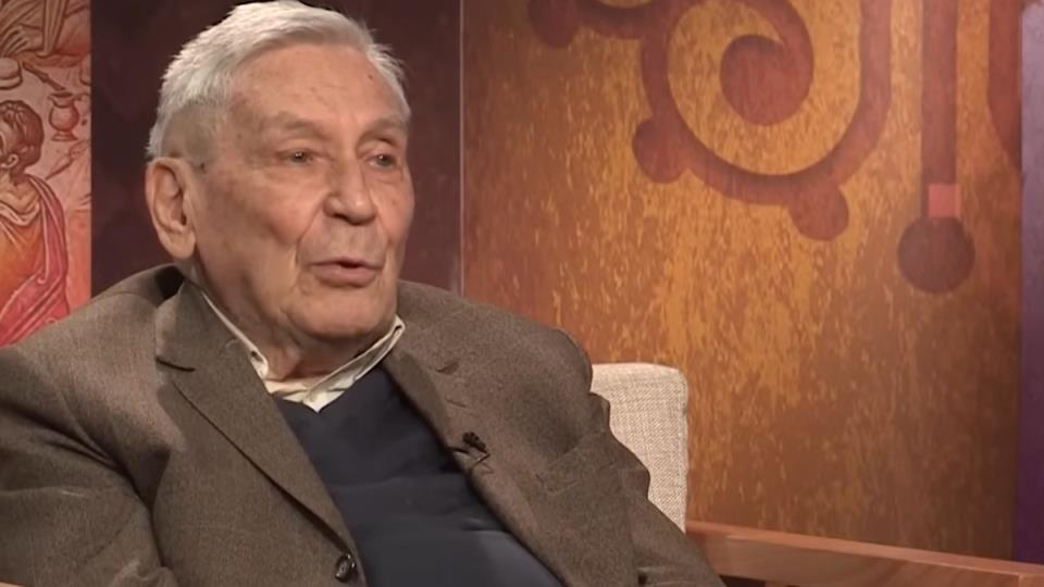 Дали е полошо да го разгалите детето или да се биде строг родител? Владета Јеротиќ немаше дилема, вака зборуваше