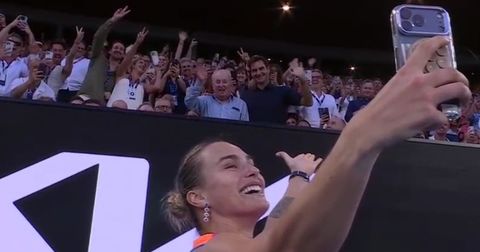 ВИДЕО: Сабаленка победи во Мелбурн, па правеше „селфи“ со Федерер и Лејвер