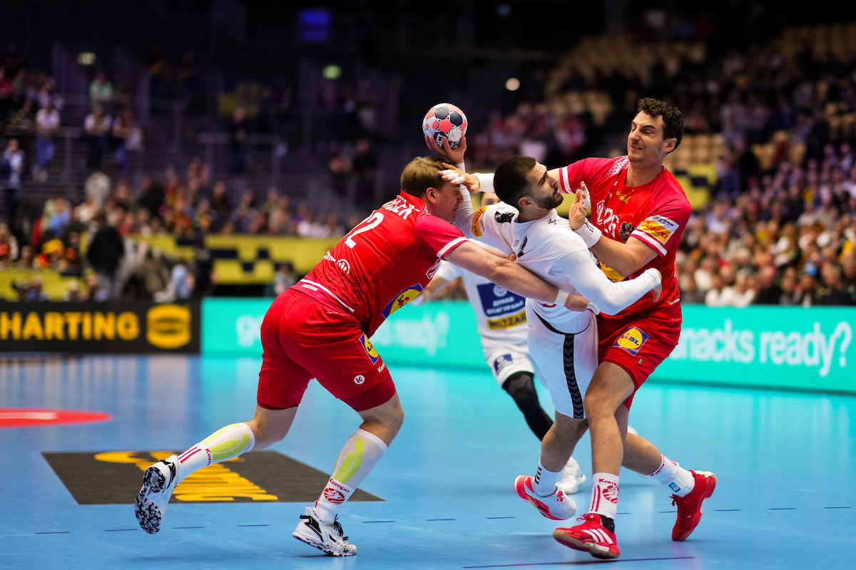 И тоа го има на ЕП: Австриски ракометар доби нокаут од судијата (ВИДЕО)