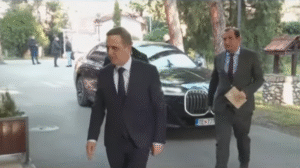 Луксузното BMW со кое се појави Касами е во сопственост на негов роднина и бизнисмен