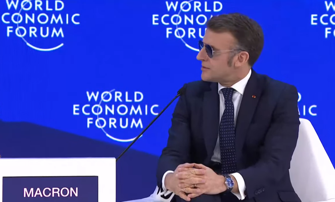 (Видео) Макрон со очила за сонце одржа говор во Давос: Се движиме кон свет без правила