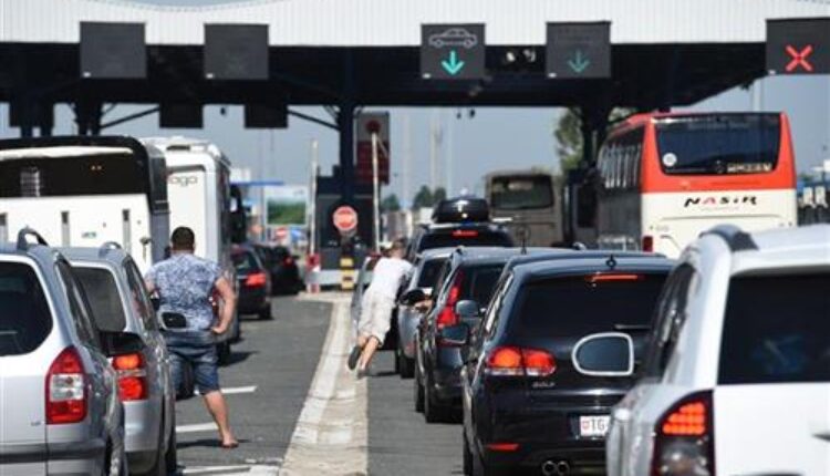 Поради протест блокирани повеќе гранични премини за влез и излез од државата на товарни возила