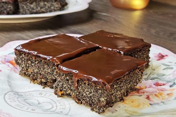 РЕЦЕПТ НА ДЕНОТ: Мак коцки без брашно