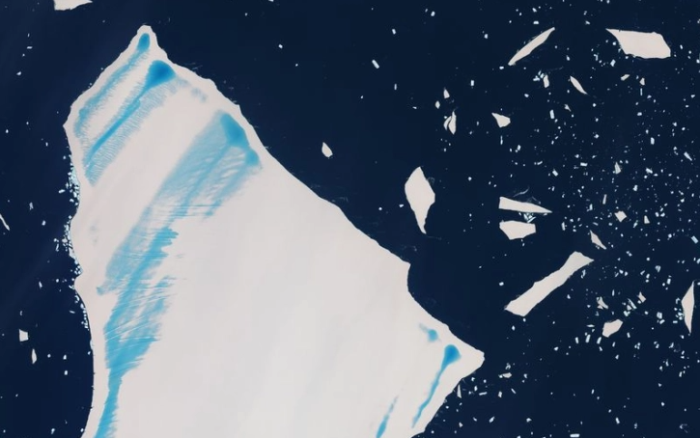 Поранешната најголема санта лед во светот видена од вселената како се распаѓа