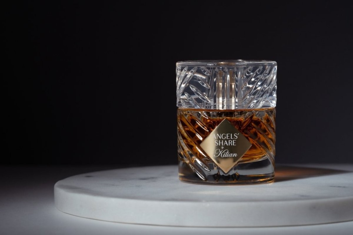 Мирисаат скапо и траат со часови: Ова се 3-те најдолготрајни парфеми на 2026 – луксуз со часови