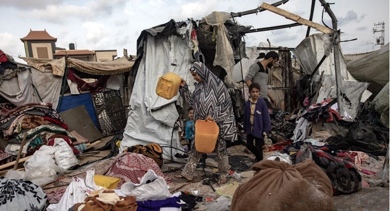 Пак загинати во израелски напади во Газа