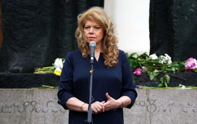 Јотова ќе избира од пет кандидати за привремен премиер на Бугарија