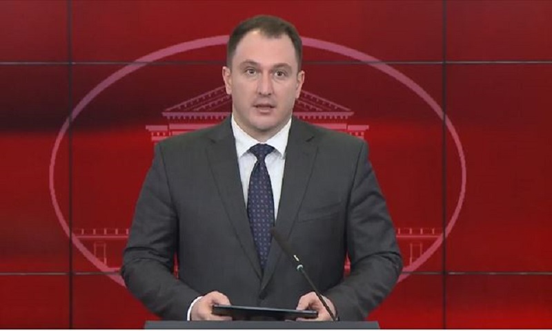 Дигитализирани се четири услуги на ФЗОМ со кои се поедноставува пристапот до документи за граѓани и за фирми, соопштија Андоновски и Клековски