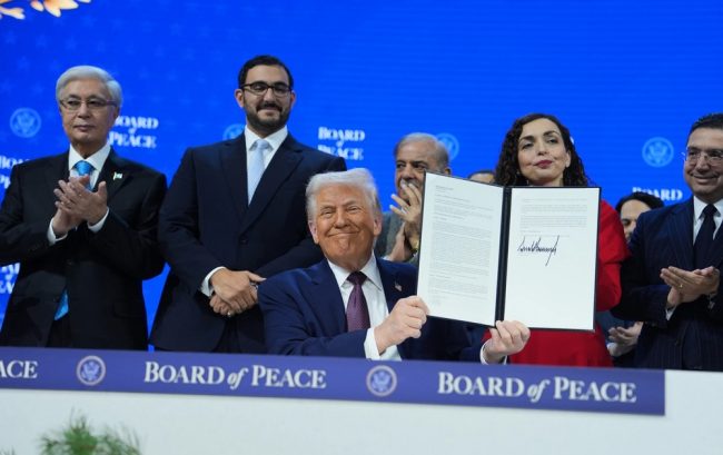 ТРАМП ГО ПРЕТСТАВИ СВОЈОТ ОДБОР ЗА МИР, МЕЃУ ОСНОВАЧКИТЕ ЧЛЕНОВИ СЕ И КОСОВО И БУГАРИЈА