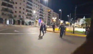 (ВИДЕО) Хаос над Каракас:  Дронови на небото, одекнуваат експлозии