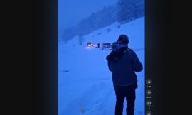 Спасени двајца вработени на А1 заглавени во снег кај Лазарополе