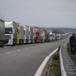 Камионџиите од Србија и БиХ продолжуваат со блокадите