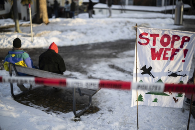 Ги снема климатските промени од агендата на Давос