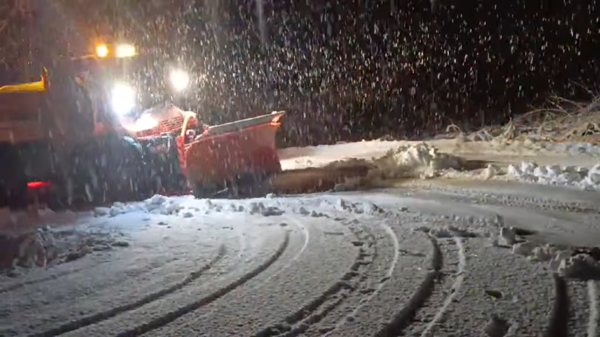 (ВИДЕО) Михајлово и Витачево завеани – активирана зимската служба
