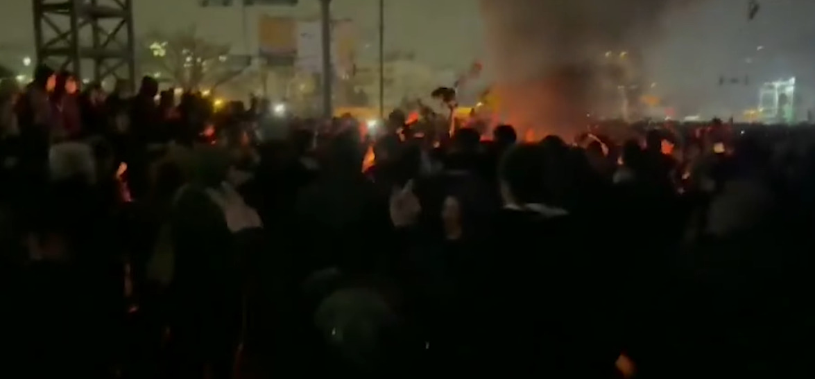 Болниците во Иран преплавени со повредени од протестите, доктори опишуваат „ужасни сцени“