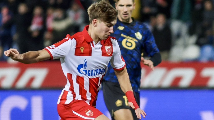 Арсенал застана во редот за несудениот македонски репрезентативец