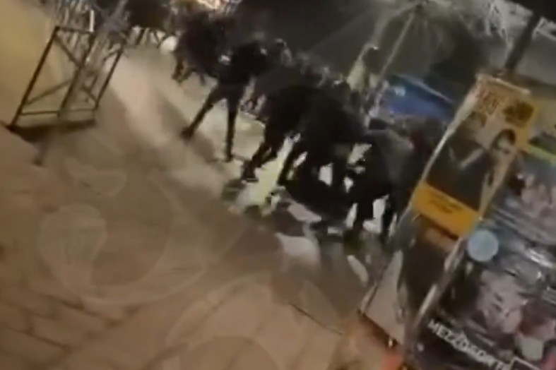 „Делиите“ направија хаос во градот кој е полн и со хрватски навивачи (ВИДЕО)