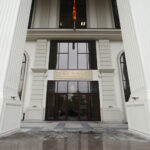 Македонското МНР го осуди инцидентот со кршењето на стакло на Амбасадата на Бугарија во Скопје