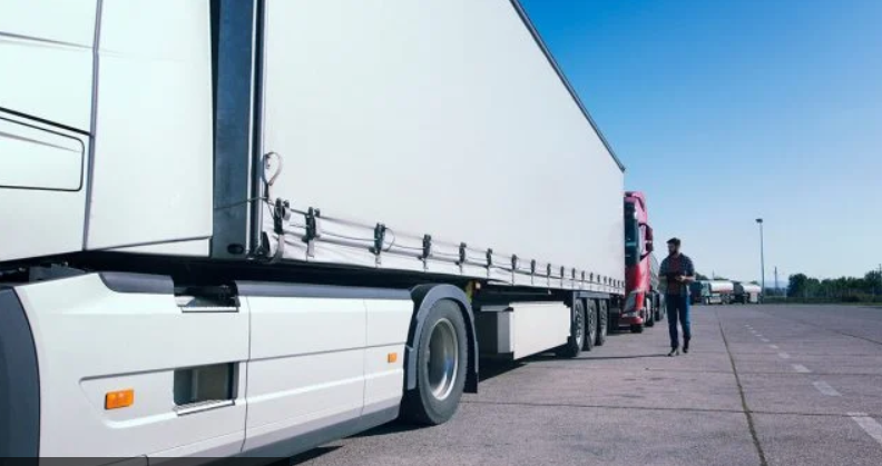 Европска земја бара дури 5.000 возачи на камиони