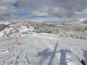 Облачно со повремен снег