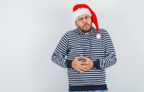 Како да избегнете надуеност по празничен ручек: Експертите откриваат природни трикови за олеснување – без апчиња