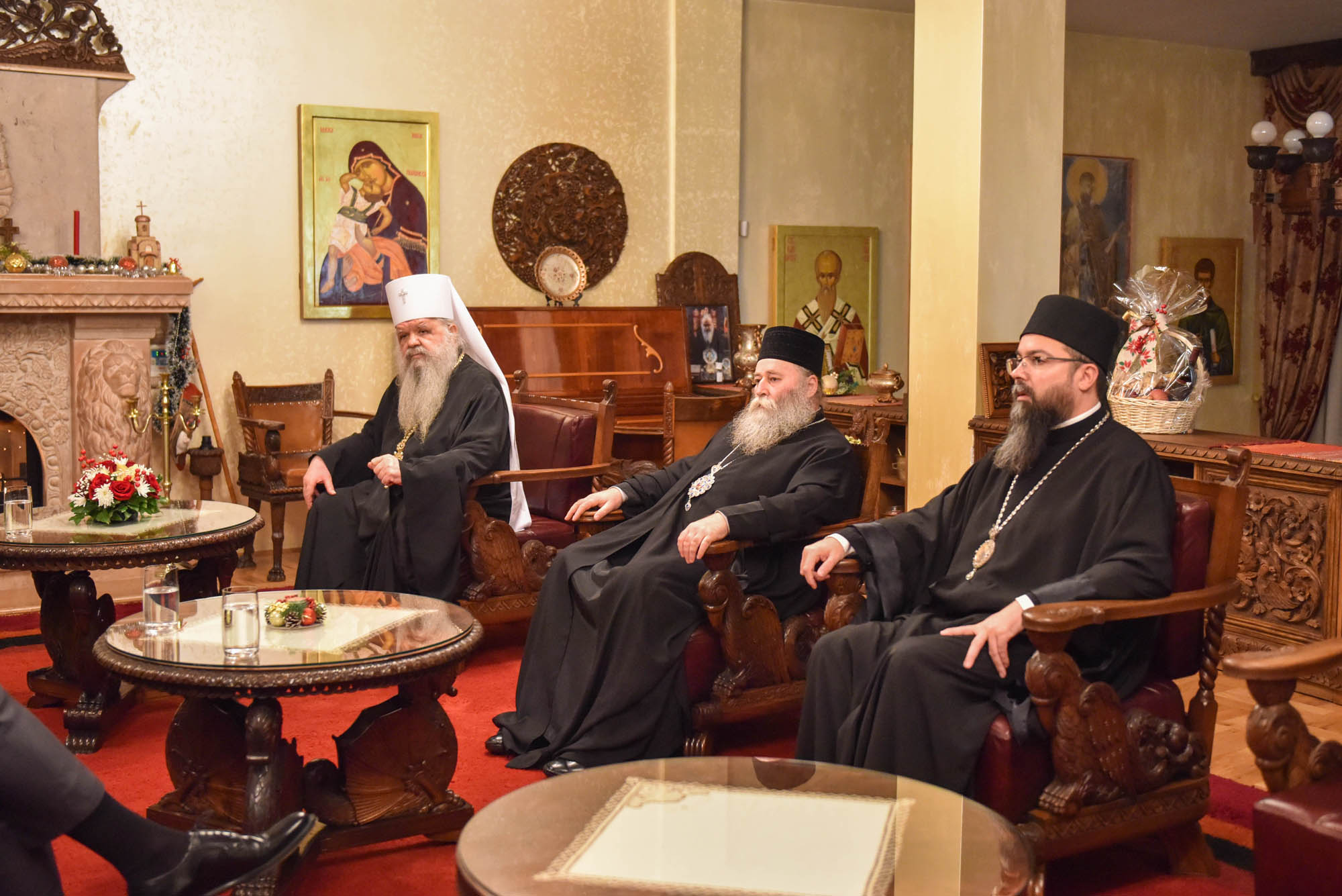 Државниот врв на ручек кај поглаварот на МПЦ-ОА