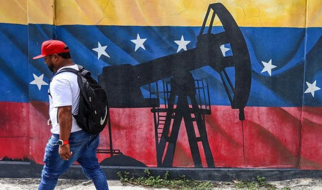ВЕНЕЦУЕЛА ОДОБРИ ЗАКОН ЗА ВРАЌАЊЕ НА СТРАНСКИ НАФТЕНИ КОМПАНИИ ВО ЗЕМЈАТА