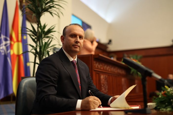 ГАШИ: Среќен Божик, нека празникот донесе мир, здравје и благосостојба во вашите семејства и поттик за разбирање и граѓанска соработка