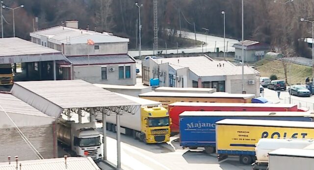 Стопанската комора на Србија бара итно и системско решение за престојот на возачите во Шенген