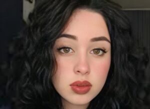 Татко ја уби ќерката (18) поради  „погазена чест“ – избега во Сирија, а синовите му се во холандски затвор