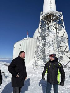 Му пукнала петарда во рака: тешко повреден 12-годишник во скопски Аеродром