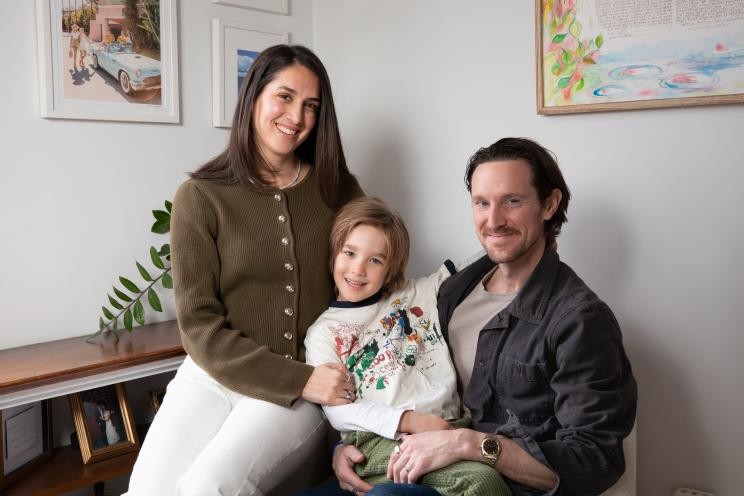 Ова е најшетаното дете на светот: Има само 7 години, а веќе ги прошета сите 7 континенти, но дали ќе ги памти тие авантури?