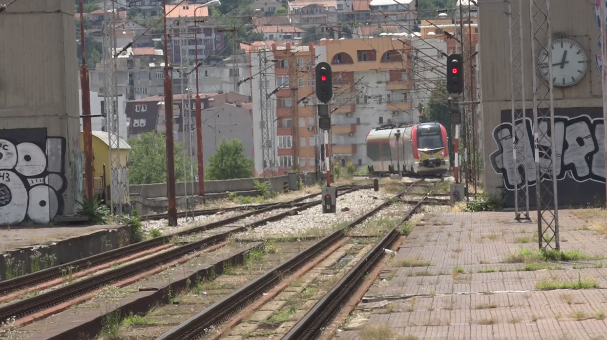 Се нормализира железничкиот сообраќај, исплатена ноемвриската плата