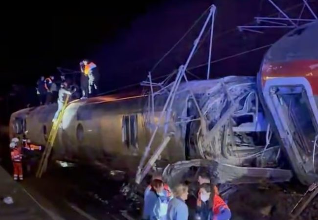 НАЈМАЛКУ 39 ЗАГИНАТИ ВО СУДИР НА ДВА ВОЗА ВО ЈУЖНА ШПАНИЈА