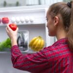 Шест намирници кои не треба да ги чувате во вратата од фрижидерот