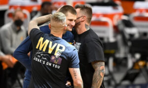 Контроверзно правило го исфрла Јокиќ од трка за МВП…, Дончиќ останува во игра