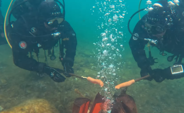 Нуркачите од „Амфора“ го запалија василичарскиот оган под вода (видео)